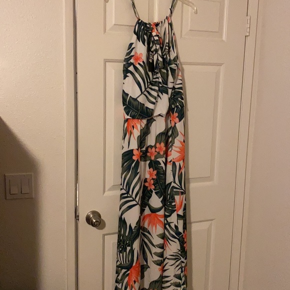 Adorable halter dress 🌸 bundle and save - Picture 3 of 5